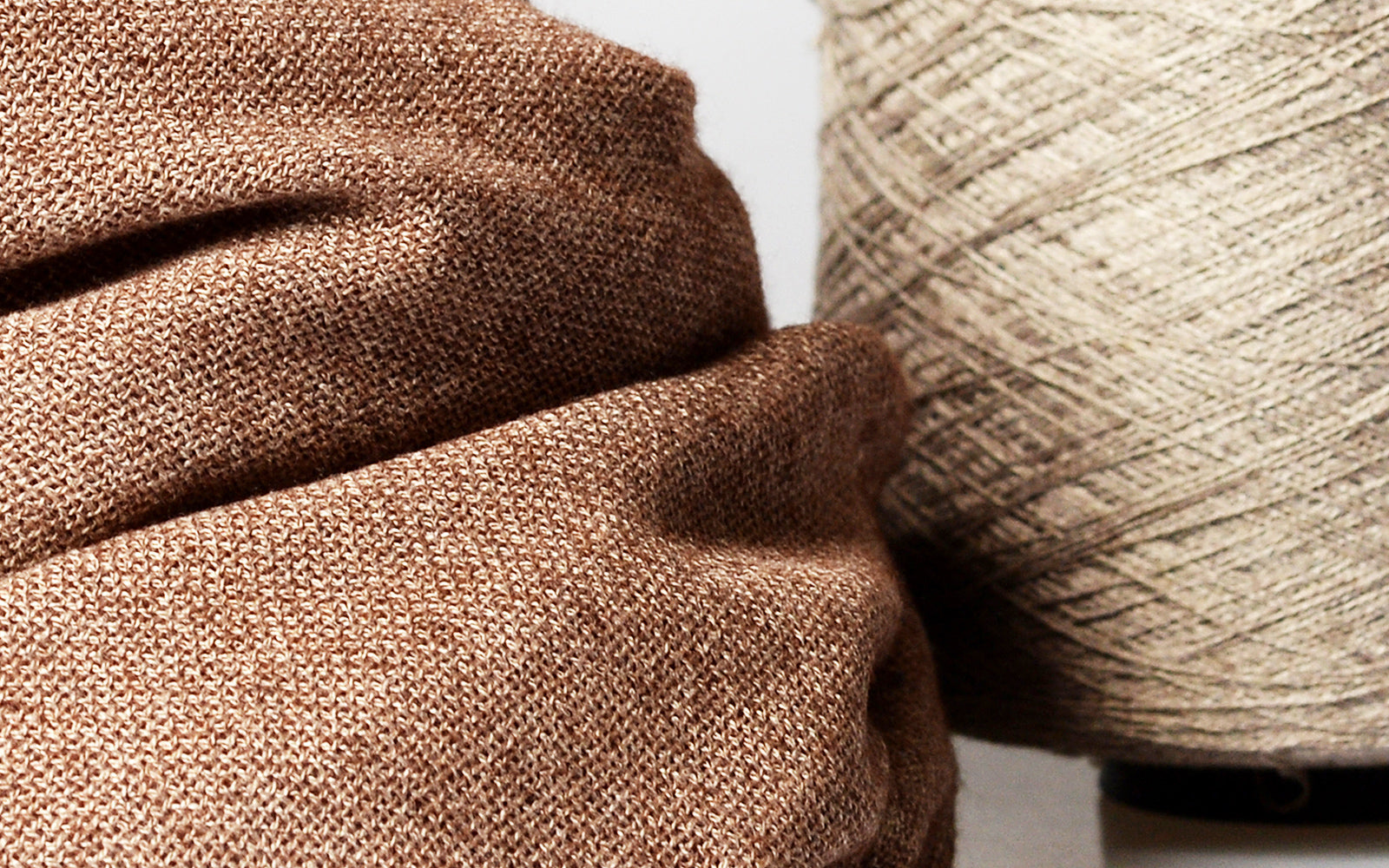 Come prendersi cura degli accessori in fiocco di bambù e cashmere?