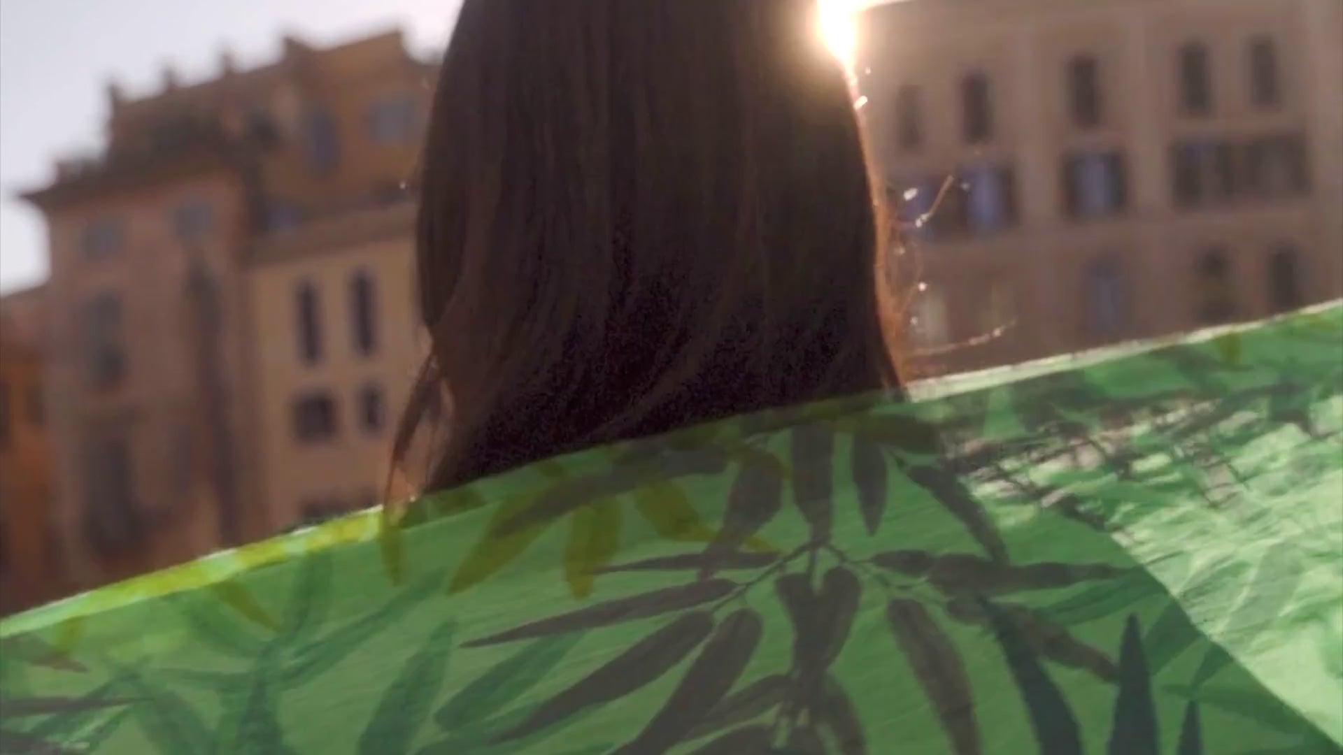 Carica il video: 